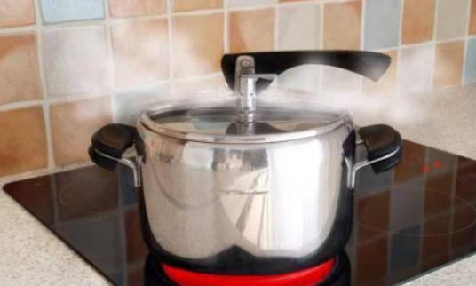 高压锅粘锅了如何清洗比较好？