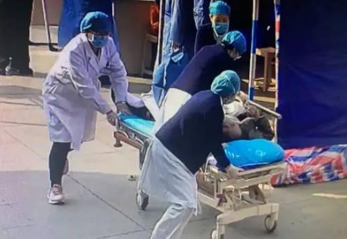 男子昏迷9名90后女护士组团抢救