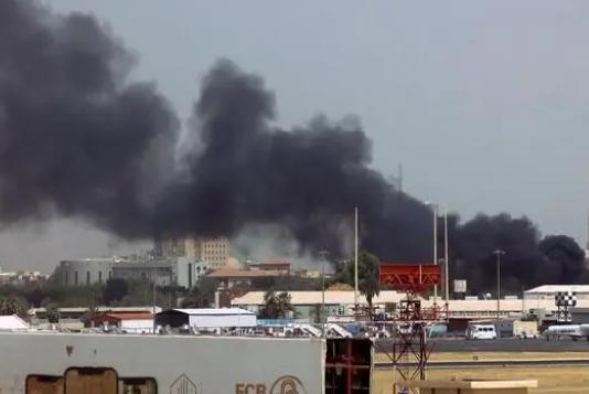 苏丹冲突致56死595伤，中国企业关闭灯光自保