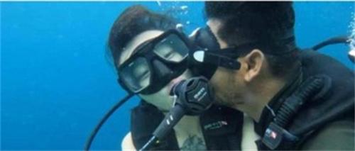中国女游客潜水多次被教练亲吻 事件始末