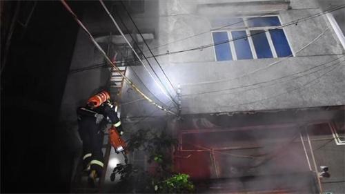 广州珠海一民房凌晨发生火灾 5人死亡
