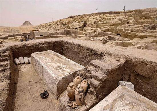揭秘埃及塞加拉古墓群：发现史上最大木乃伊防腐作坊