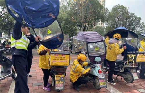 深圳外卖员被雨篷扎颈身亡 呼吁大家不要私改电动车