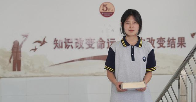 17岁女生姜萍全球数学竞赛勇夺第12名，引发广泛关注